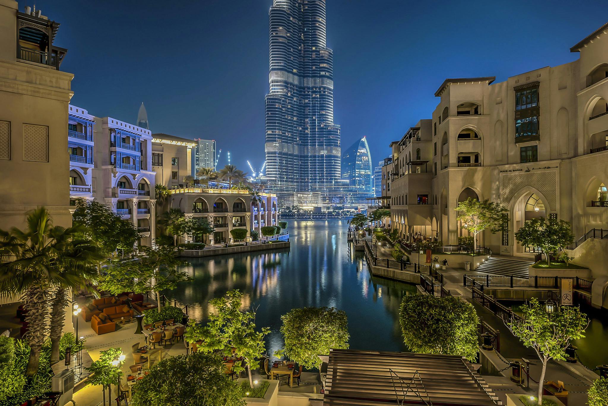 Take a Scenic Walk to Souk Al Bahar